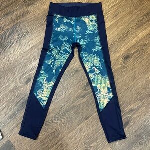 Under Armour leggings size S.
